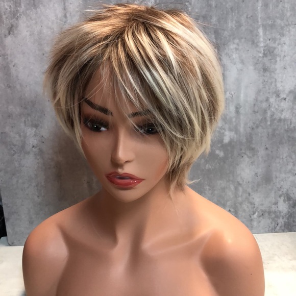 Brand new stylish wig with layers with frosted tips - Picture 1 of 5